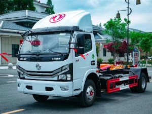 国六8方车厢可卸式垃圾车